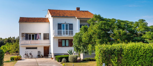 Ansicht Haus Ferienwohnungen Kroatien Sukosan 2020 1680